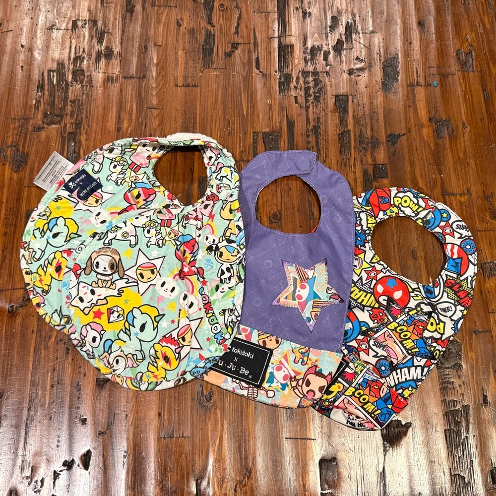 Tokidoki | Baby Bib Set | 2 jujube, 1 Bebe Au Lait 
Machine Washable
EUC